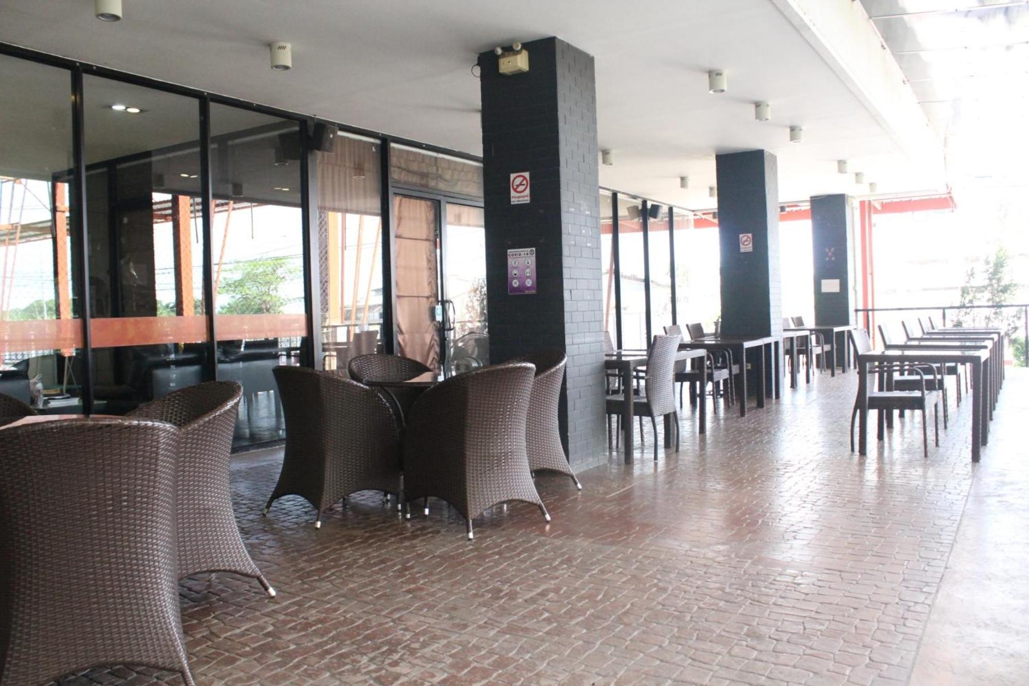 Phitsanulok United Hotel Екстериор снимка